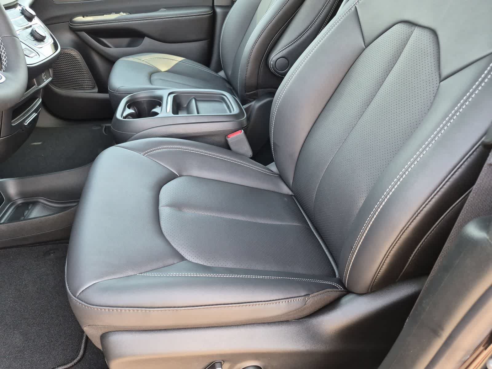 New 2027 Chrysler Pacifica LX FWD image 15