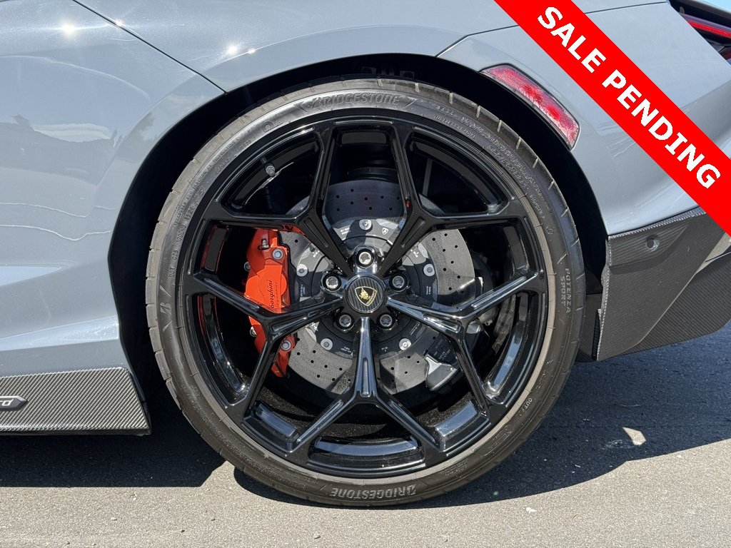 Used 2024 Lamborghini Revuelto image 20