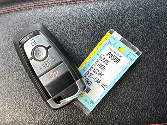 Used 2025 Ford Escape ST-Line image 29