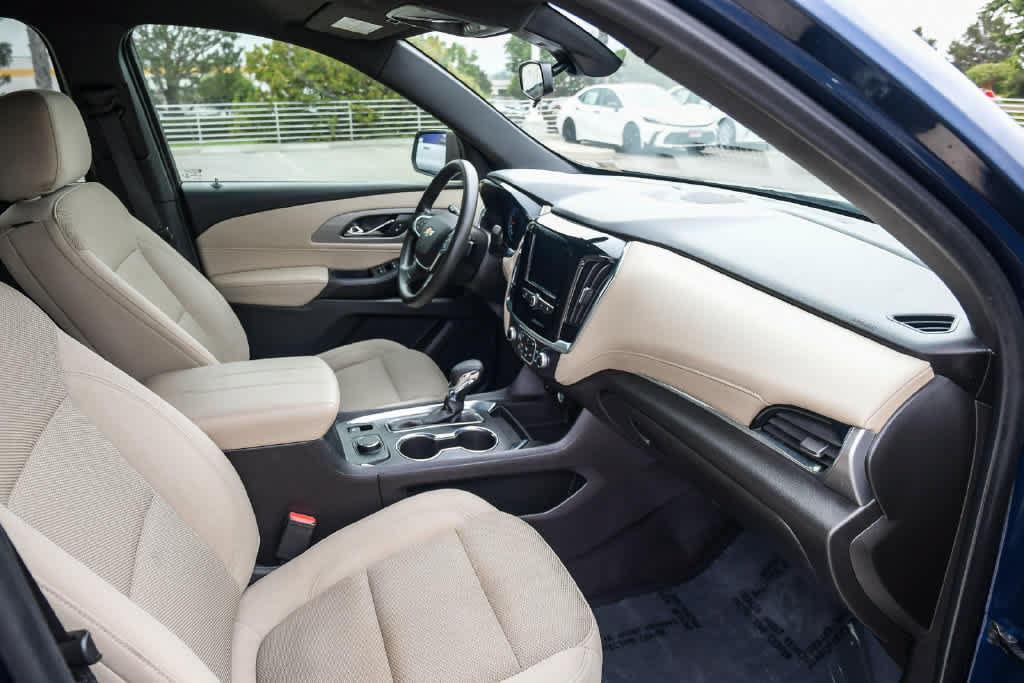 Used 2022 Chevrolet Traverse LS FWD image 15