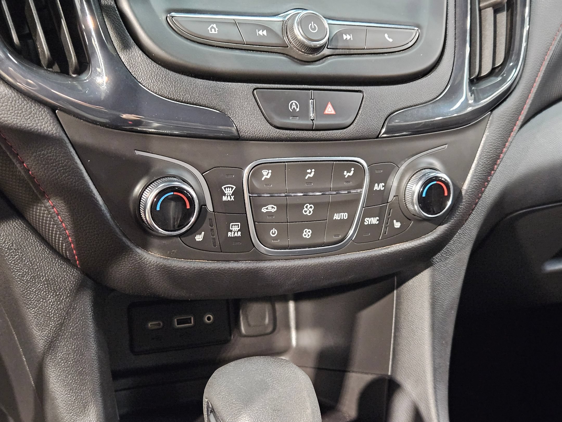 Used 2023 Chevrolet Equinox RS AWD/4WD image 32