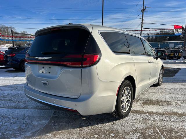 Certified 2024 Chrysler Pacifica Touring-L image 5