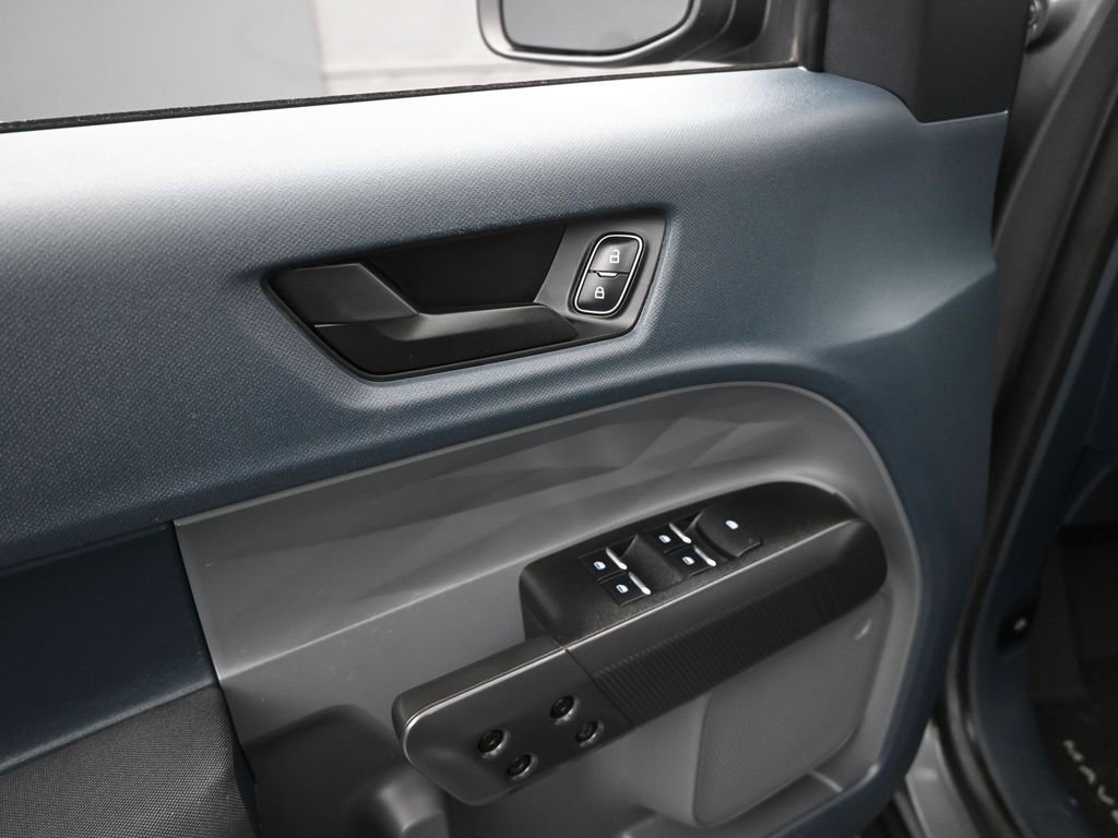 Used 2023 Ford Maverick XL image 9