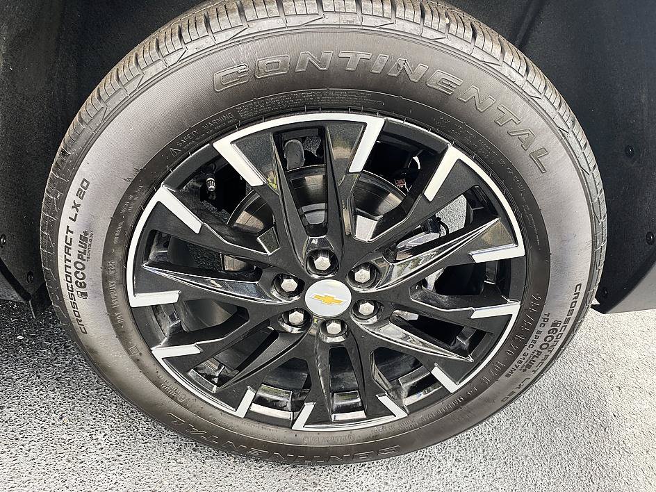 Used 2025 Chevrolet Traverse LT w/ Sun and Wheel Package FWD image 28