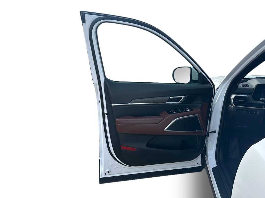 Used 2024 Kia Telluride EX w/ EX Captain's Chair Package image 6