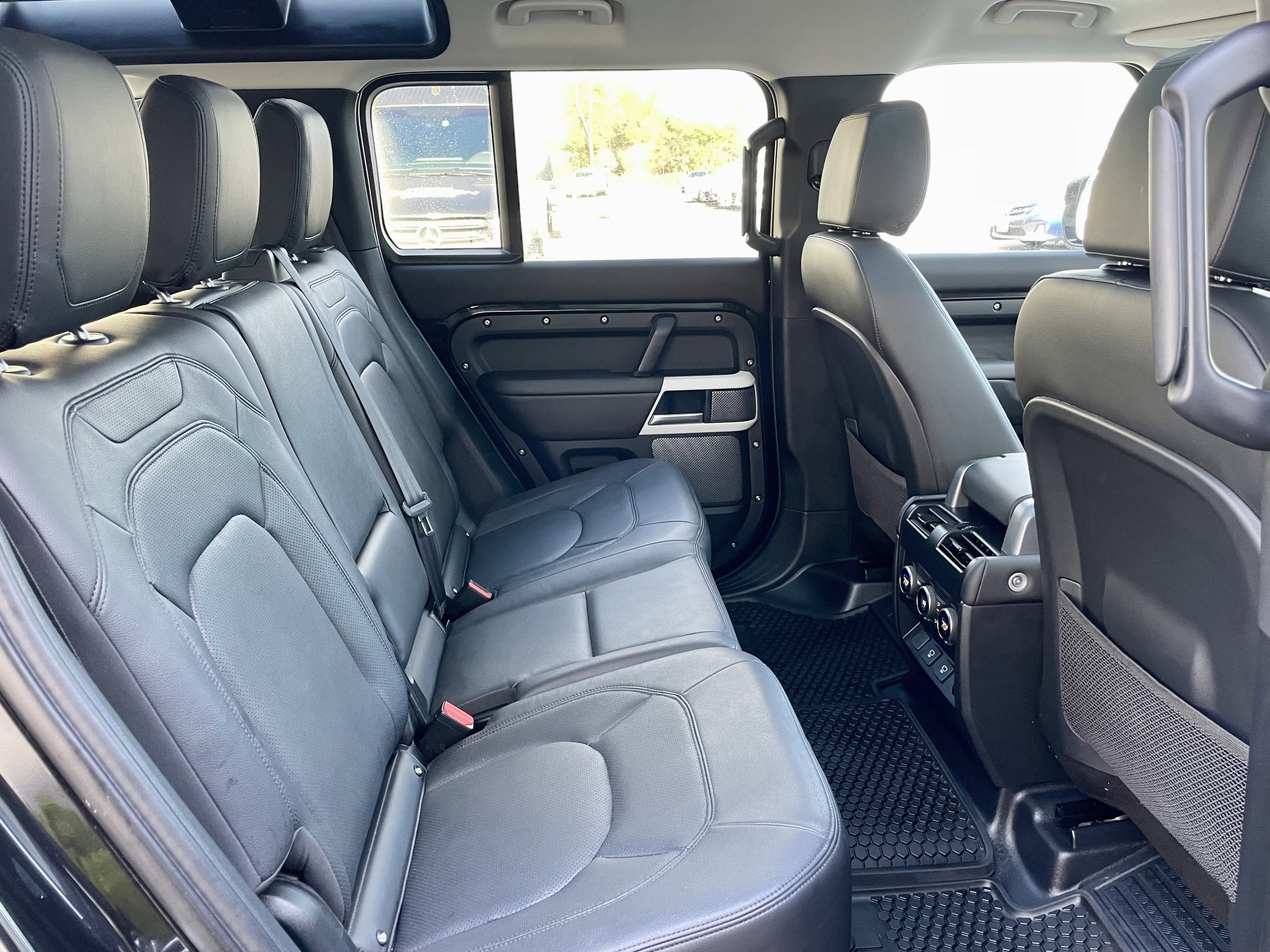 Used 2024 Land Rover Defender 110 S image 31