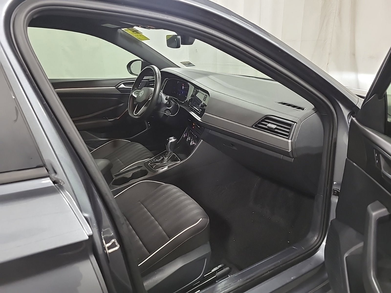 Used 2024 Volkswagen Jetta Sport image 8