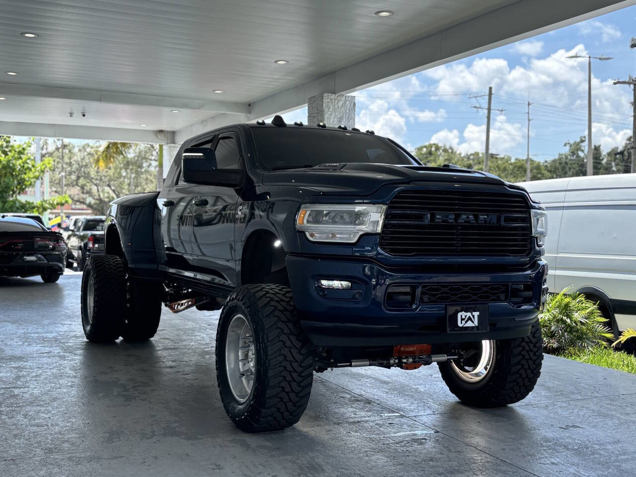 Used 2024 RAM 3500 Laramie w/ Sport Appearance Package image 5