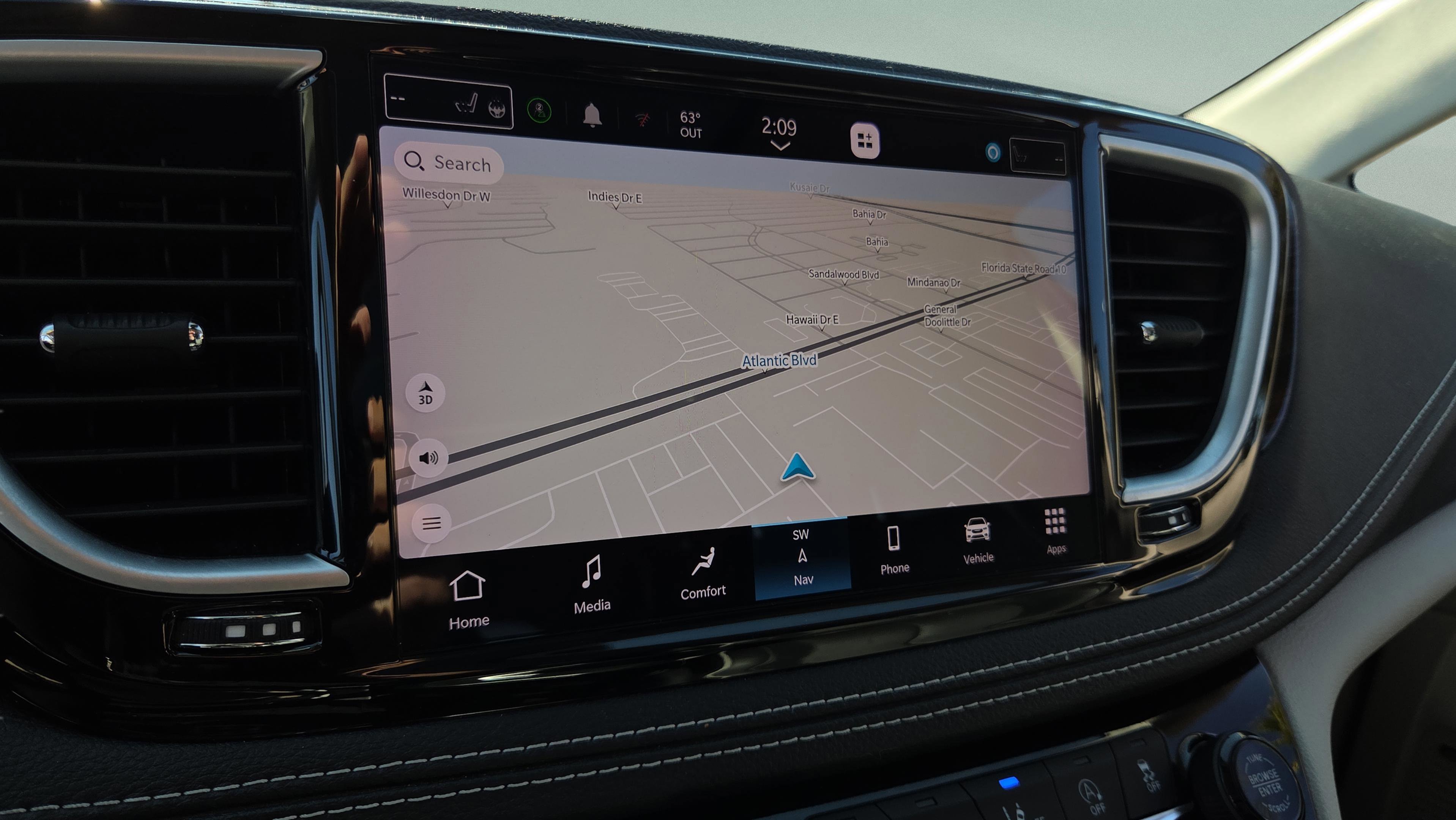 Used 2023 Chrysler Pacifica Limited w/ Uconnect Theater Family Group image 33