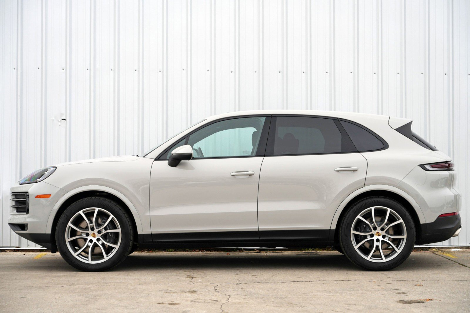 Used 2024 Porsche Cayenne w/ Premium Package image 9