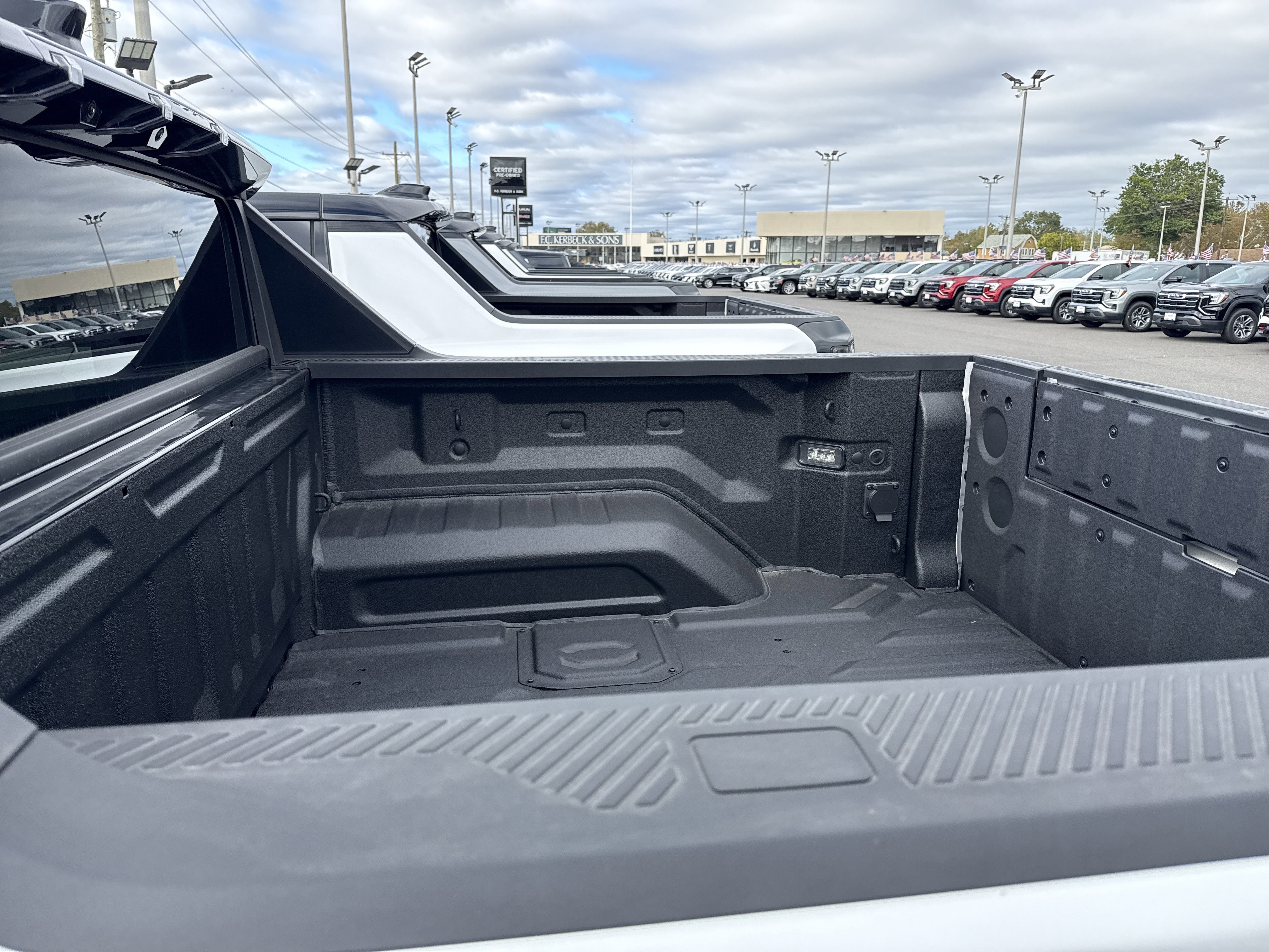 New 2026 GMC Hummer EV 4x4 Crew Cab image 17
