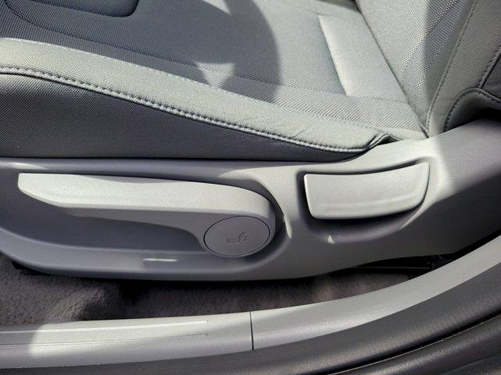 Used 2026 Hyundai Elantra SE FWD image 25