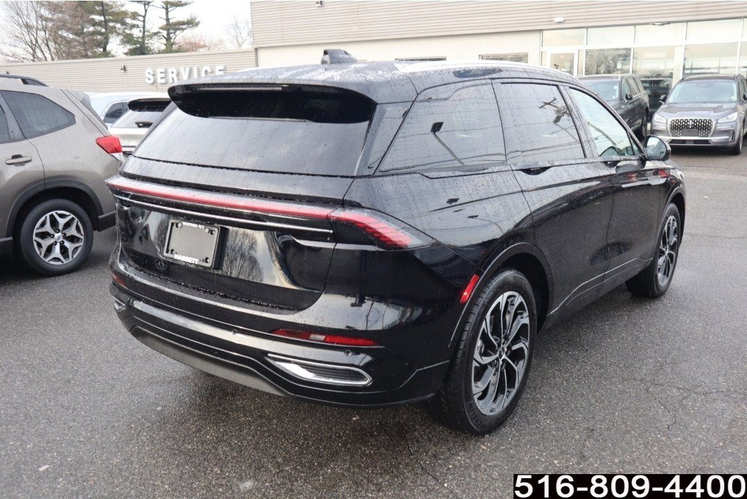 Used 2025 Lincoln Nautilus Reserve image 5