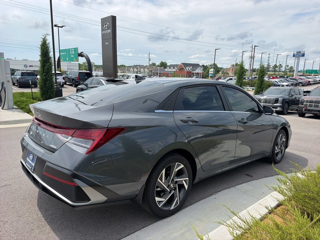 New 2026 Hyundai Elantra Limited FWD image 4
