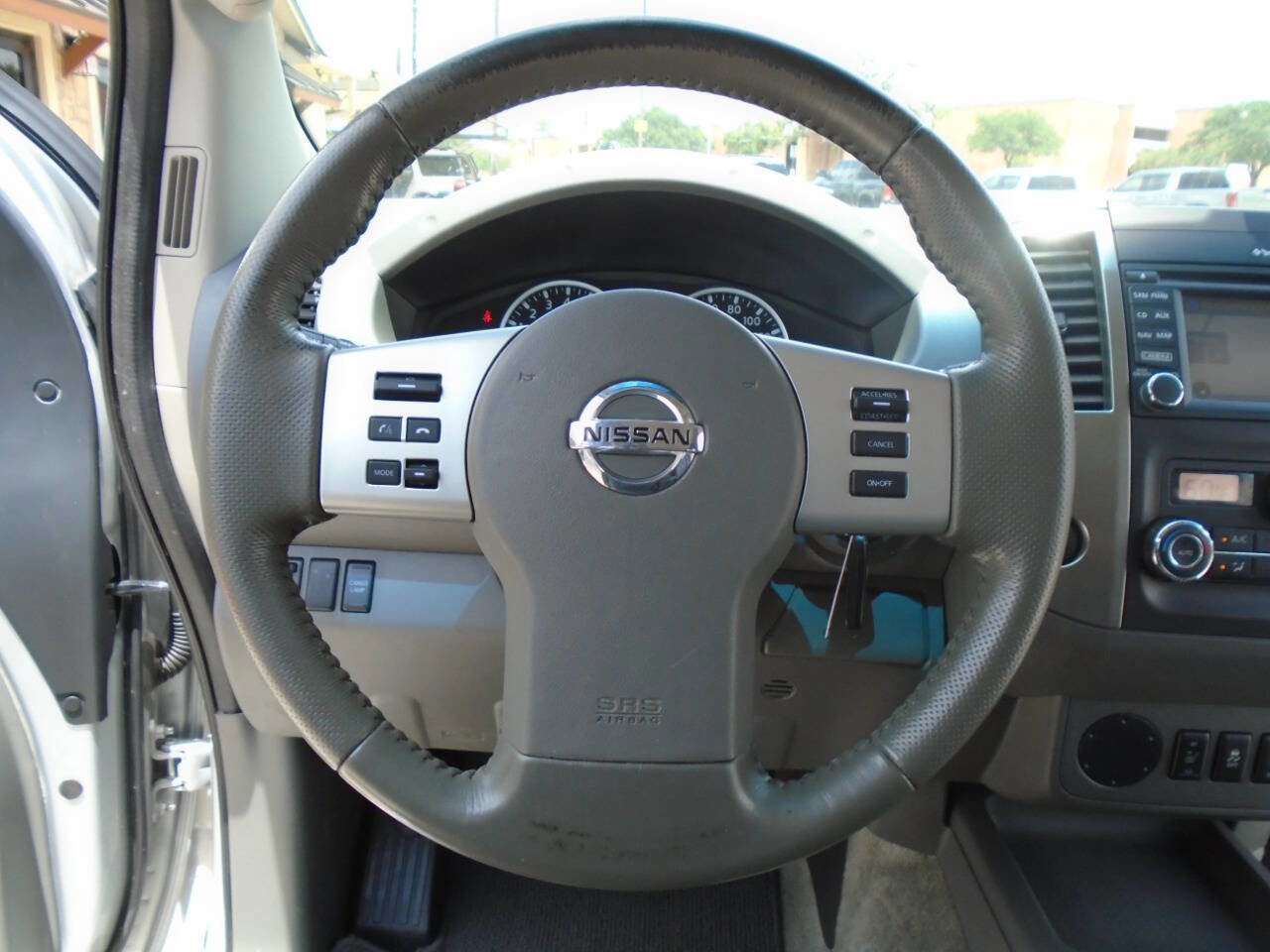 Used 2014 Nissan Frontier SL RWD image 15