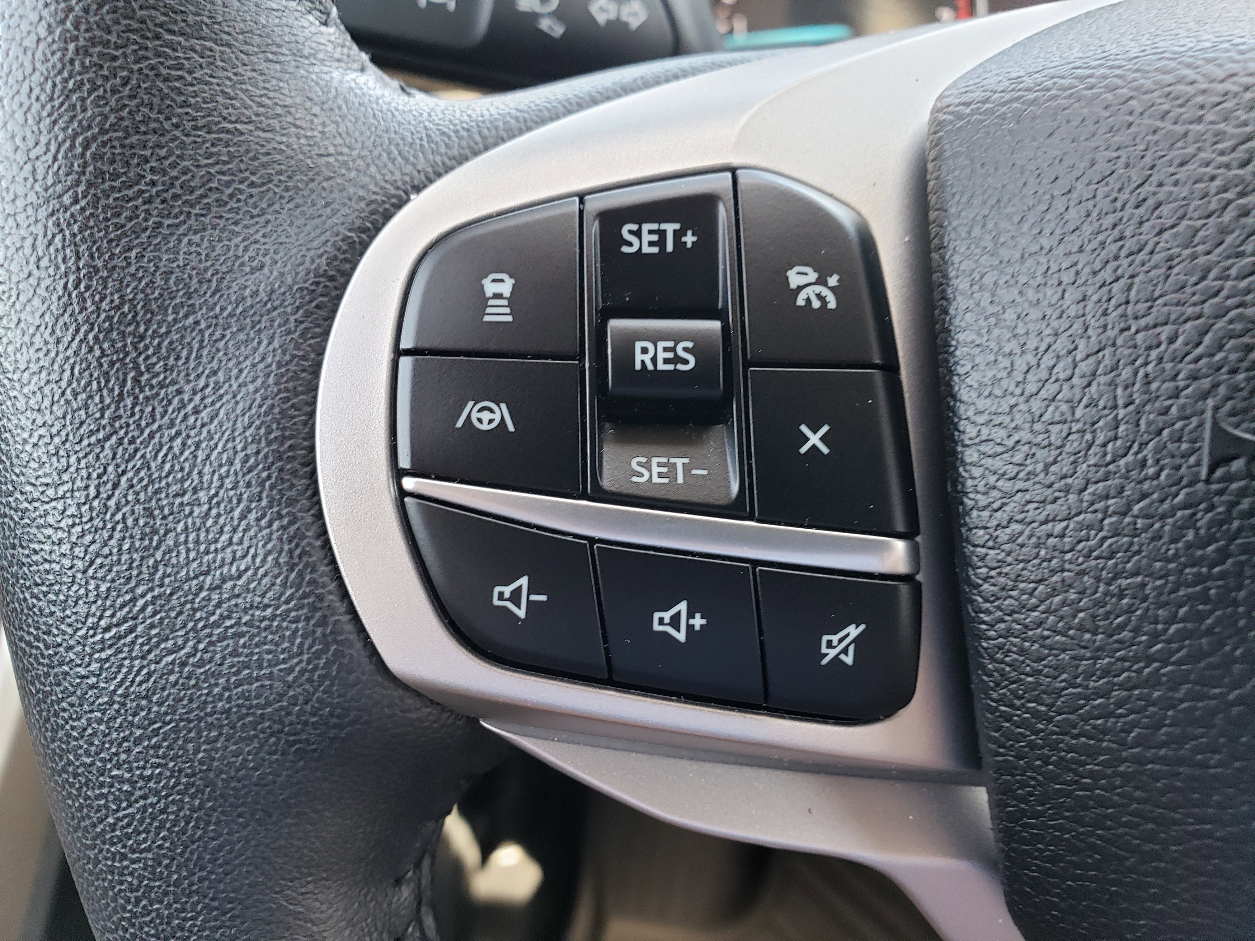 Used 2024 Ford Explorer Limited RWD image 18