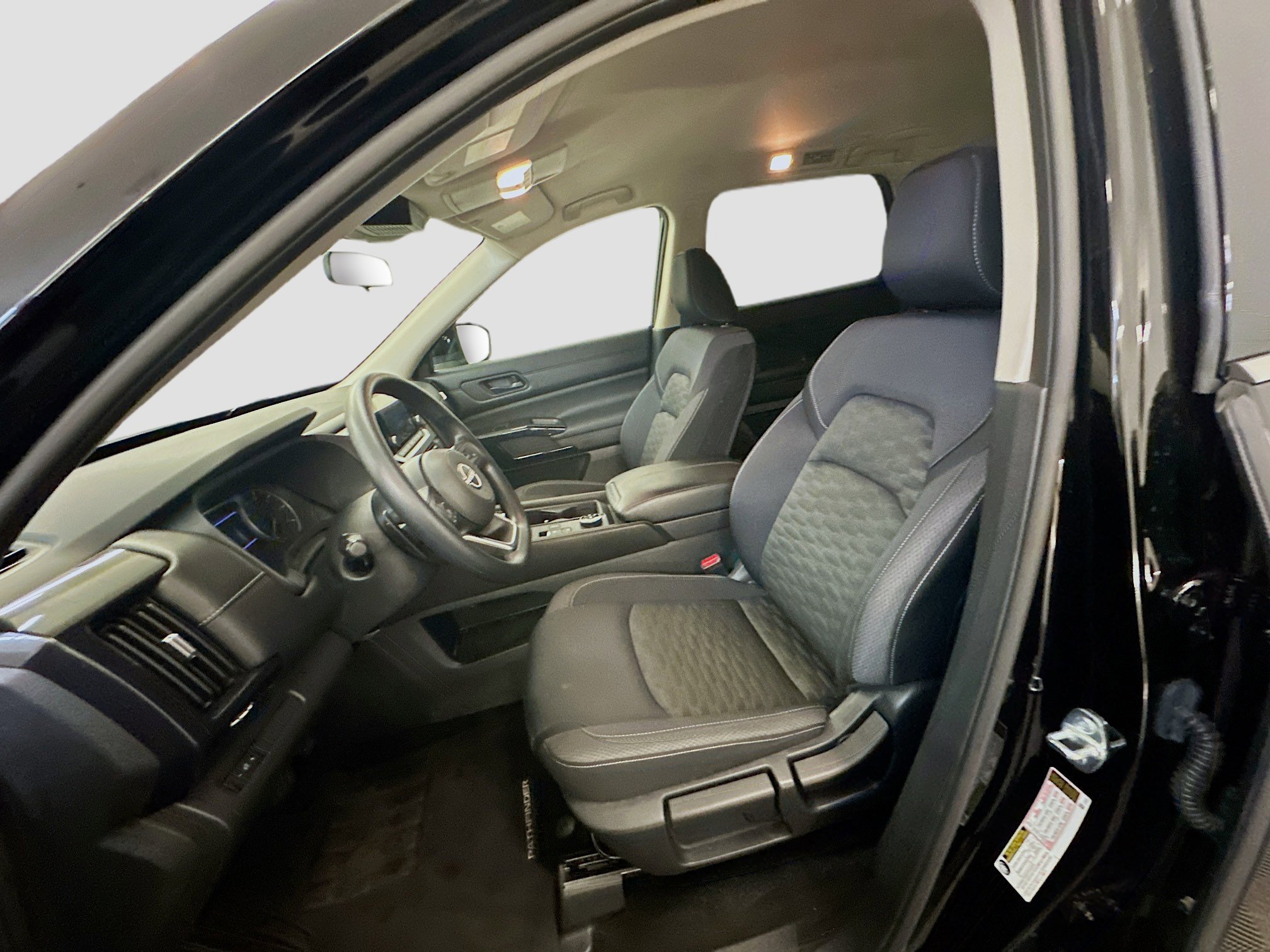 Used 2024 Nissan Pathfinder S image 13