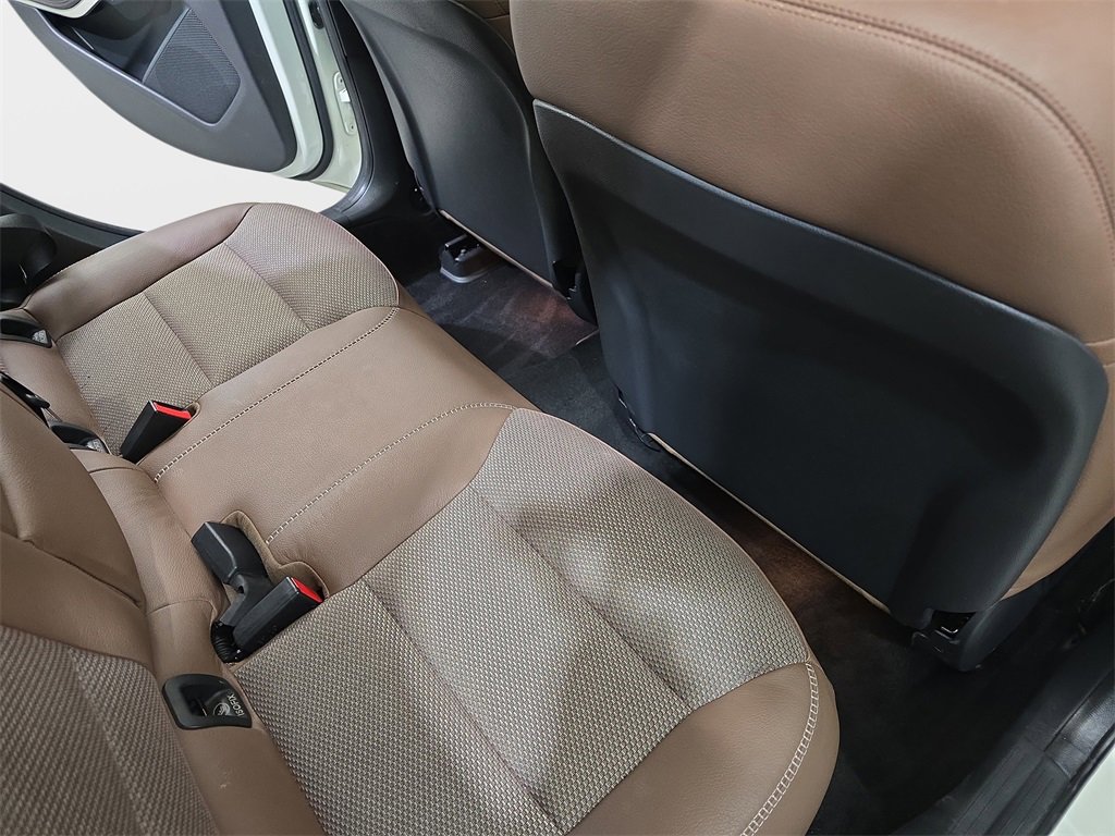 Used 2015 Mercedes-Benz GLA 250 4MATIC image 13