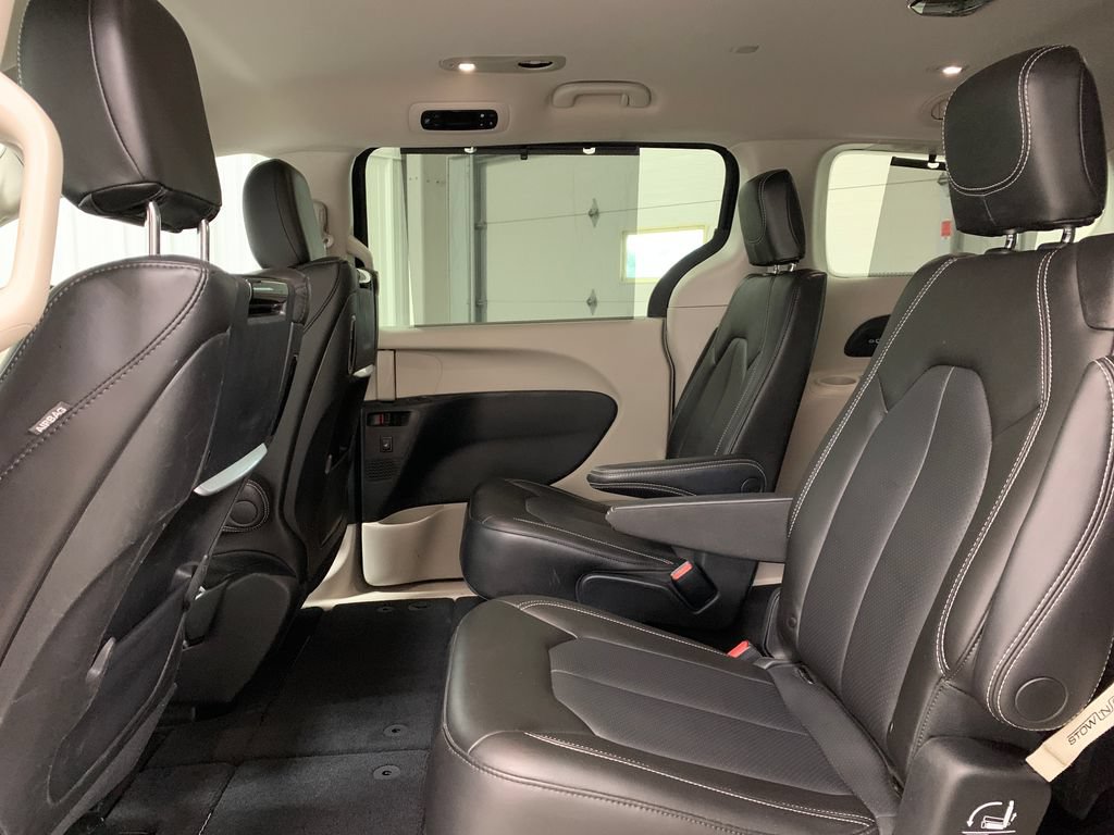 Used 2023 Chrysler Pacifica Touring-L w/ Uconnect Theater Family Group AWD/4WD image 20