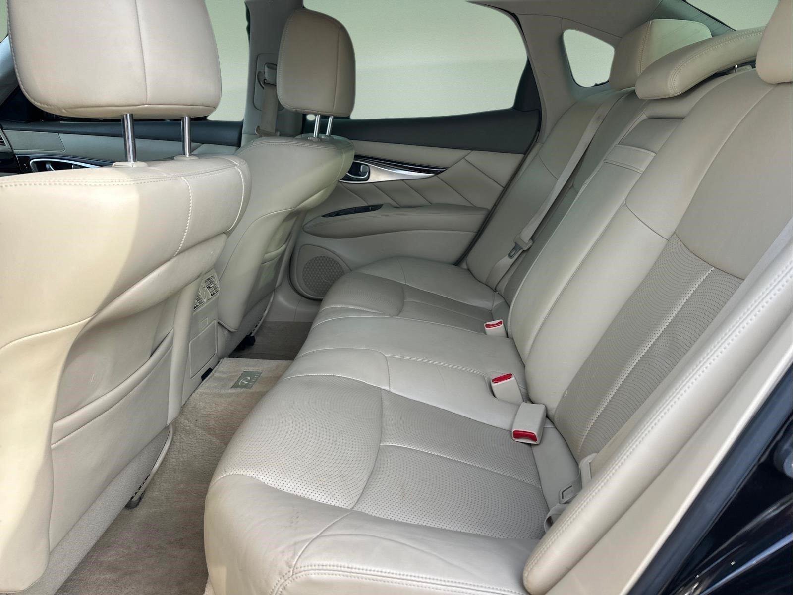Used 2011 INFINITI M37 w/ Premium Pkg RWD image 12