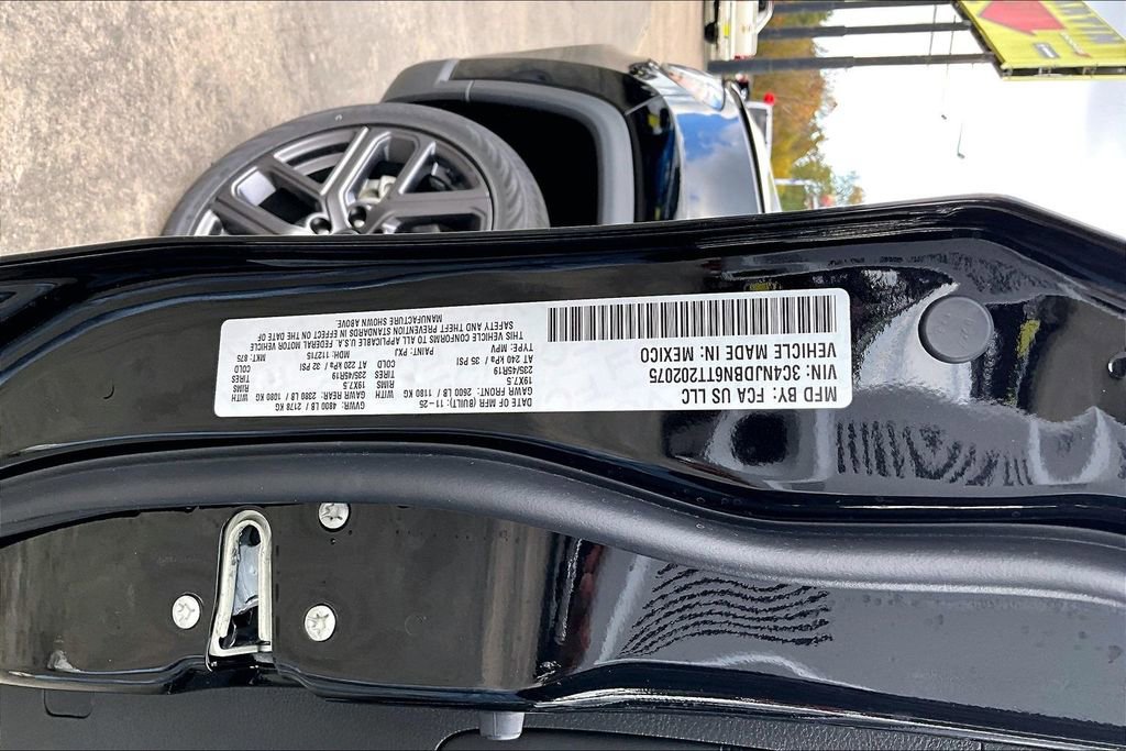 New 2026 Jeep Compass Latitude image 13