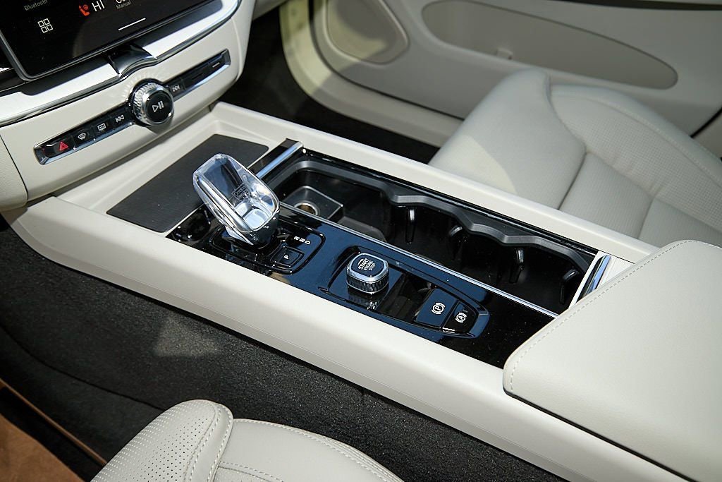 New 2026 Volvo XC60 T8 Ultra w/ Protection Package Premier image 16