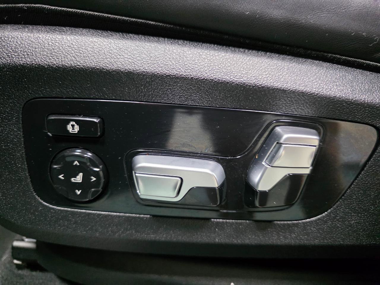 Used 2020 BMW X5 M50i w/ Executive Package image 19