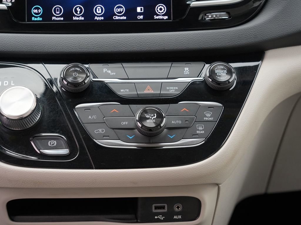 Used 2018 Chrysler Pacifica Touring Plus image 23