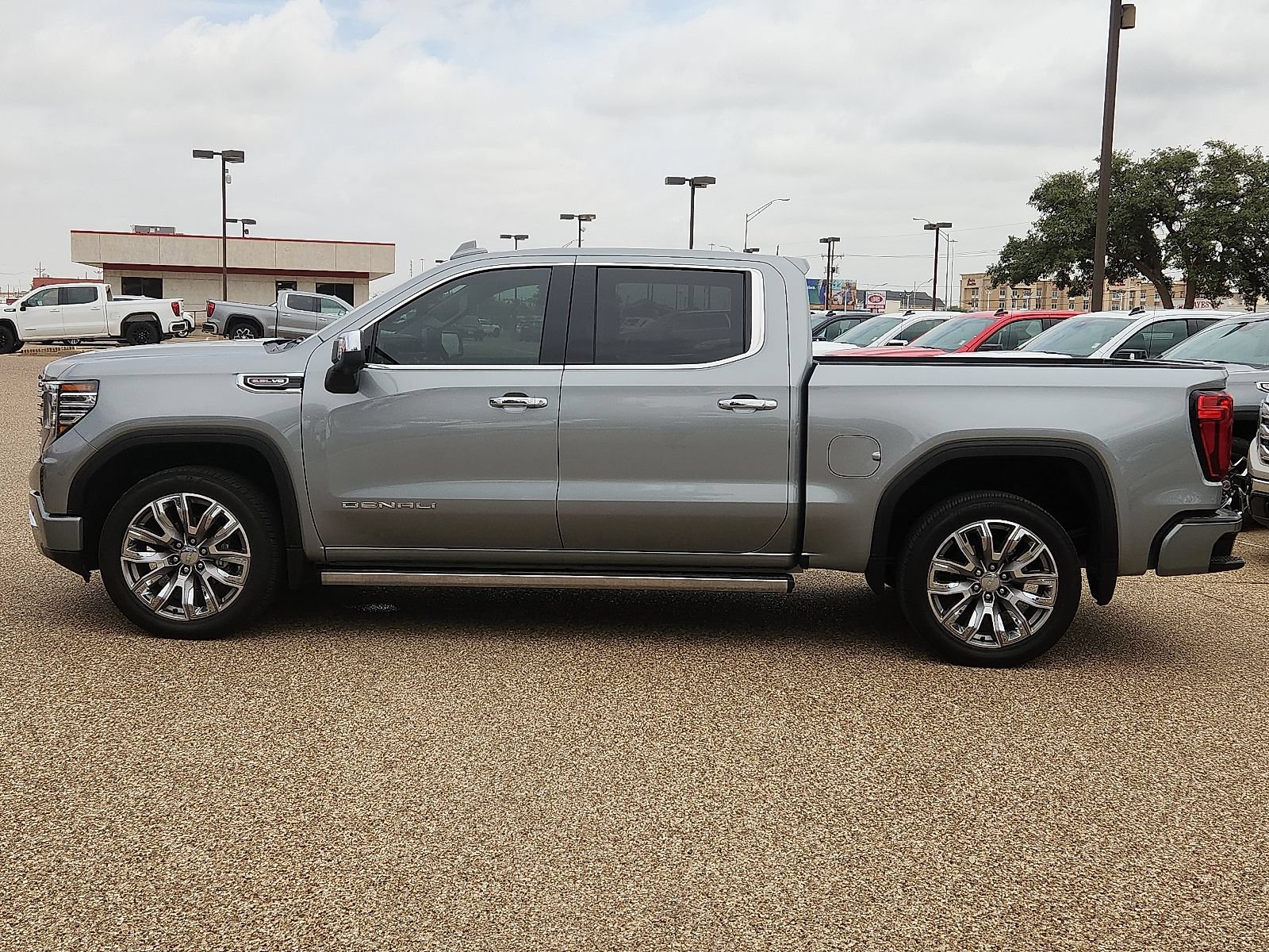 Used 2025 GMC Sierra 1500 Denali AWD/4WD image 2