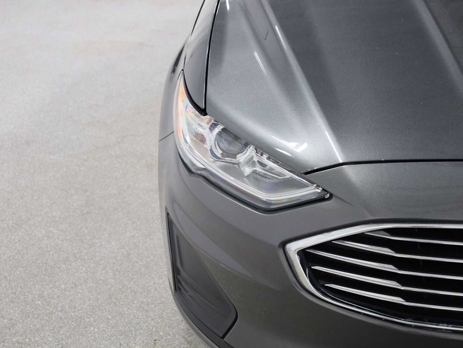 Used 2019 Ford Fusion SE FWD image 15