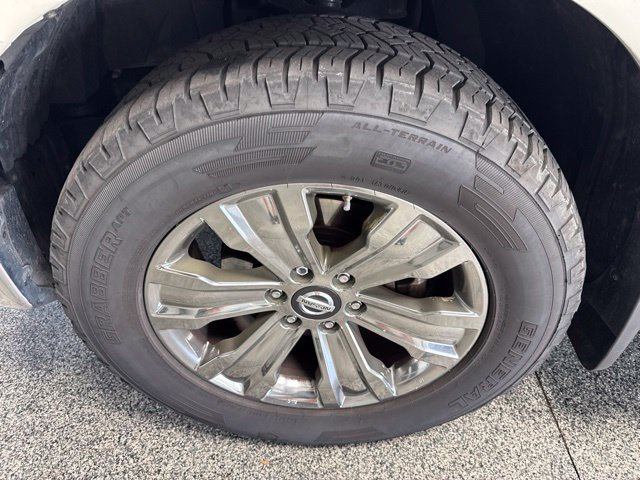 Used 2018 Nissan Titan SV w/ SV Convenience Package AWD/4WD image 3