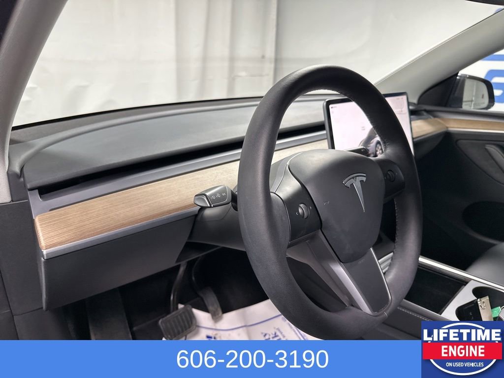 Used 2022 Tesla Model Y Long Range image 18