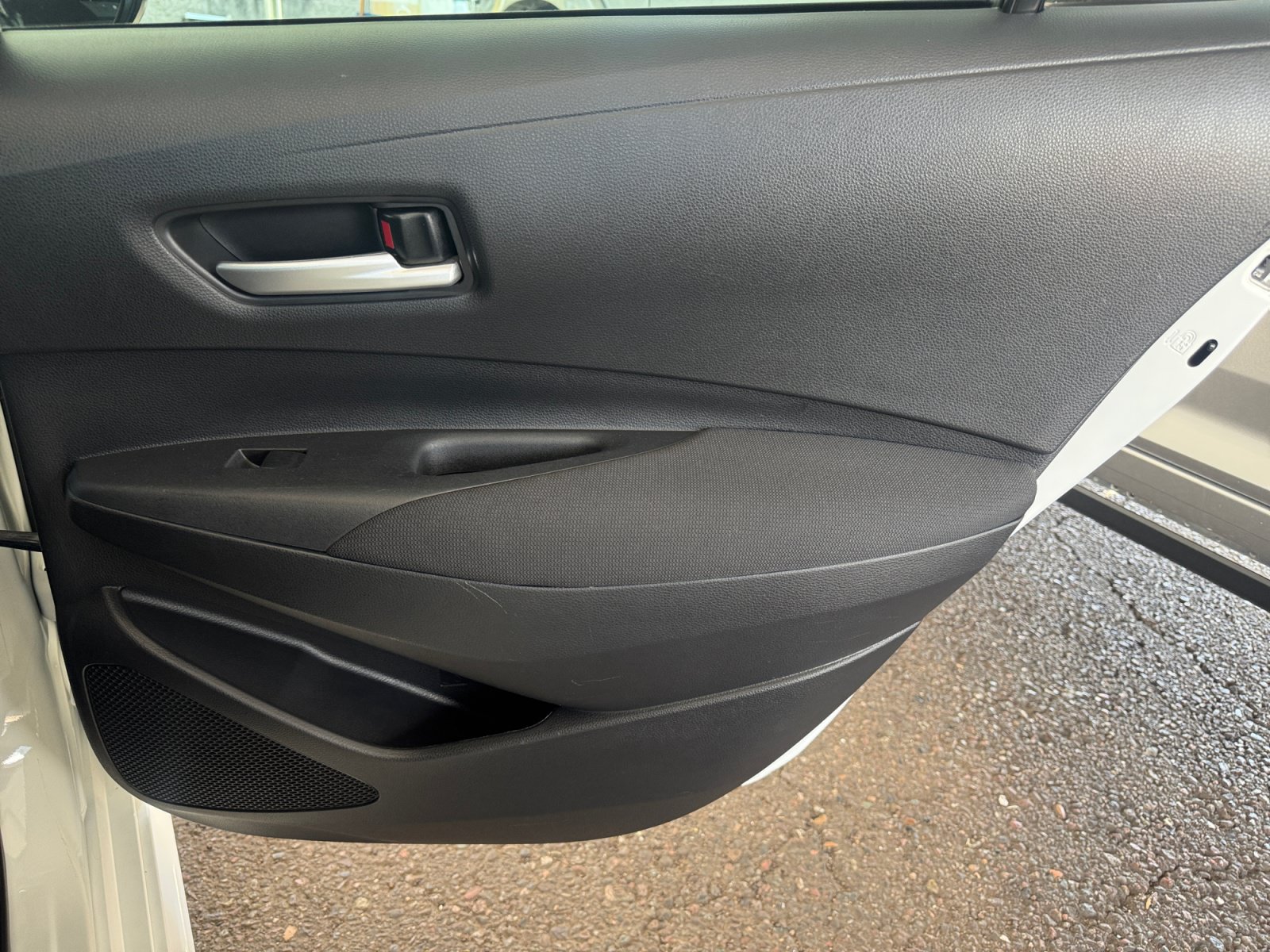 Used 2020 Toyota Corolla LE w/ Carpet Mat Package (TMS) FWD image 30
