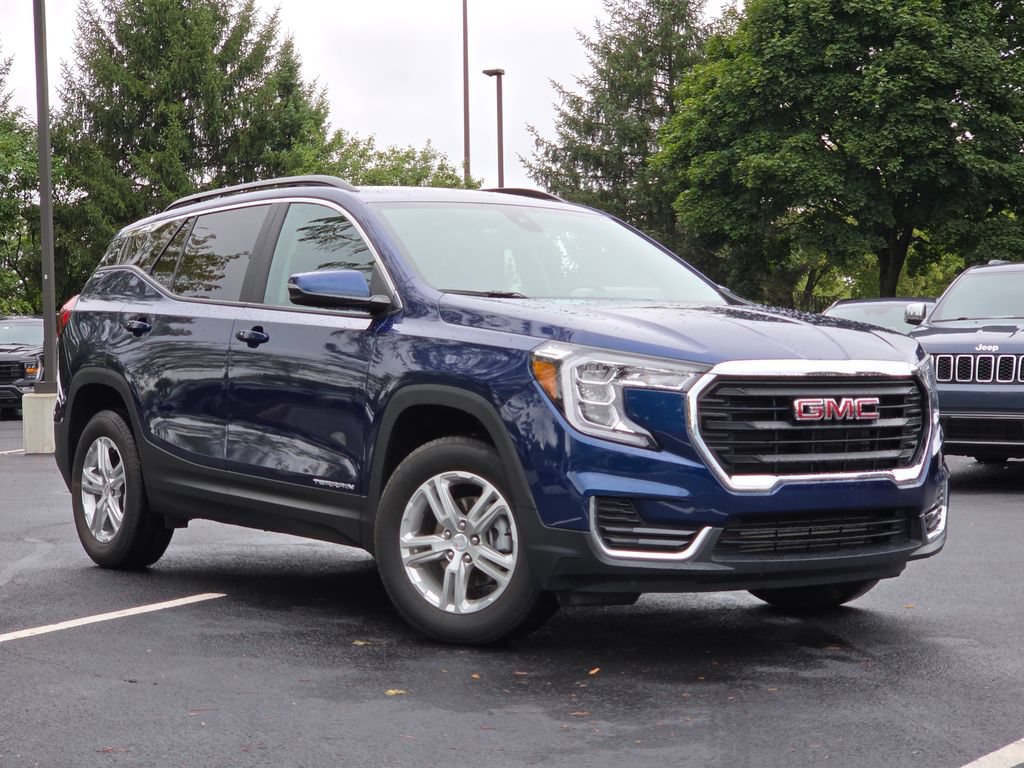 Used 2023 GMC Terrain SLE w/ Driver Convenience Package AWD/4WD image 2