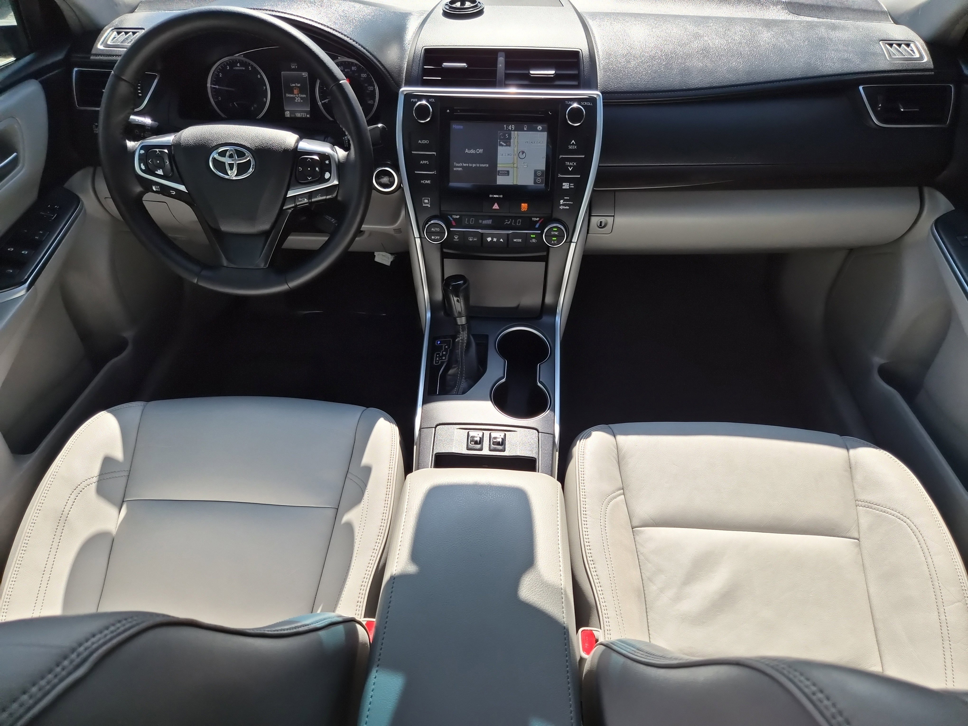 Used 2016 Toyota Camry XLE w/ Moonroof Package image 11