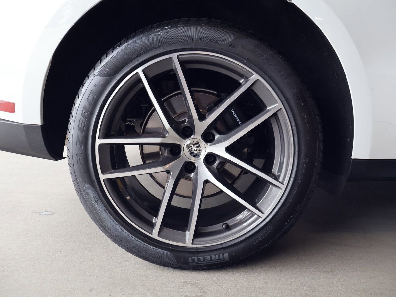 Certified 2025 Porsche Macan image 27