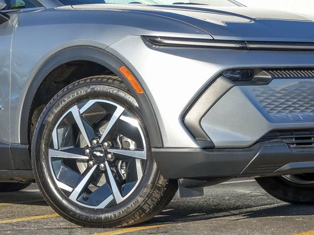 New 2026 Chevrolet Equinox EV LT FWD image 4