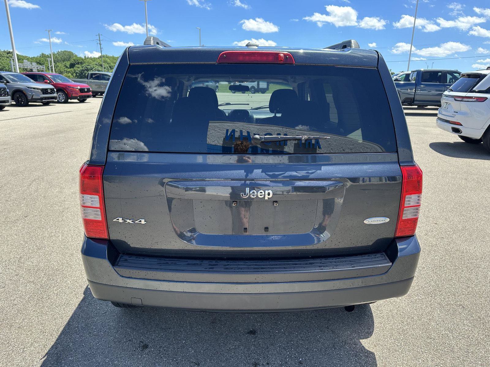 Used 2014 Jeep Patriot Latitude AWD/4WD image 2