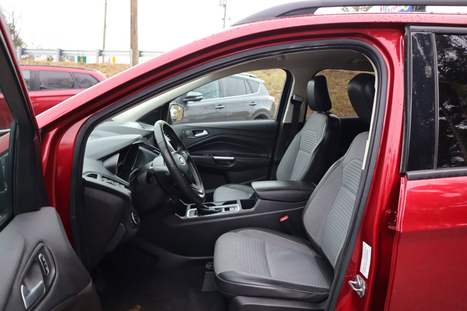Used 2019 Ford Escape SE FWD image 9
