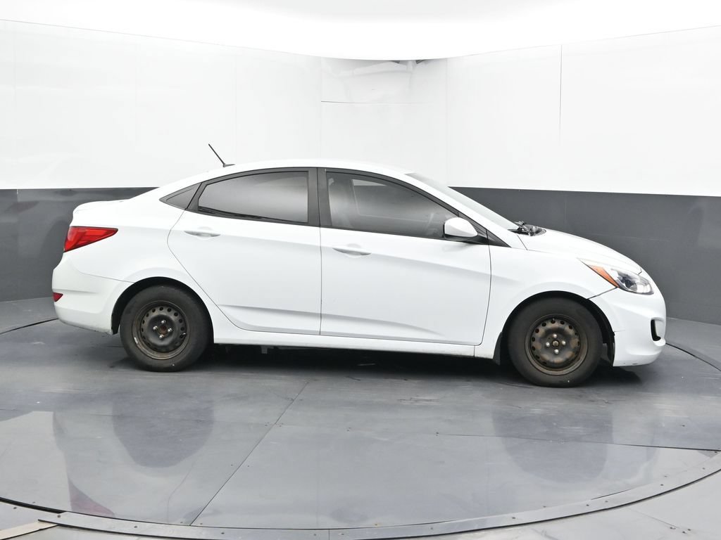 Used 2016 Hyundai Accent SE w/ Option Group 02 FWD image 3