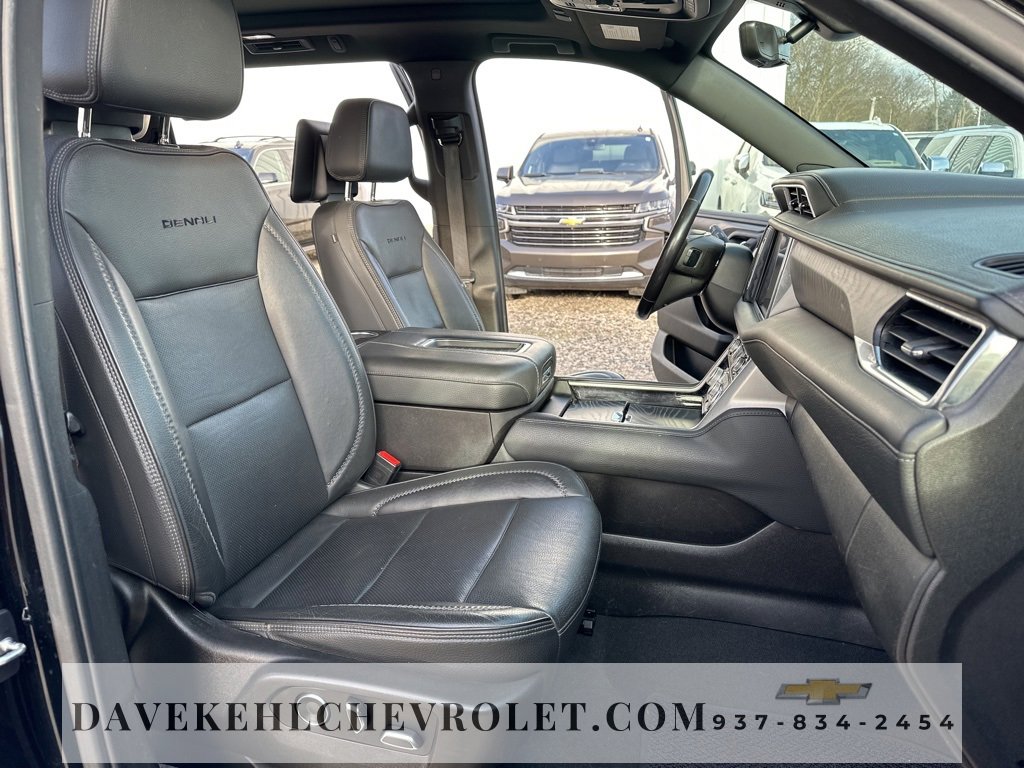 Used 2021 GMC Yukon XL Denali w/ Denali Premium Package image 32