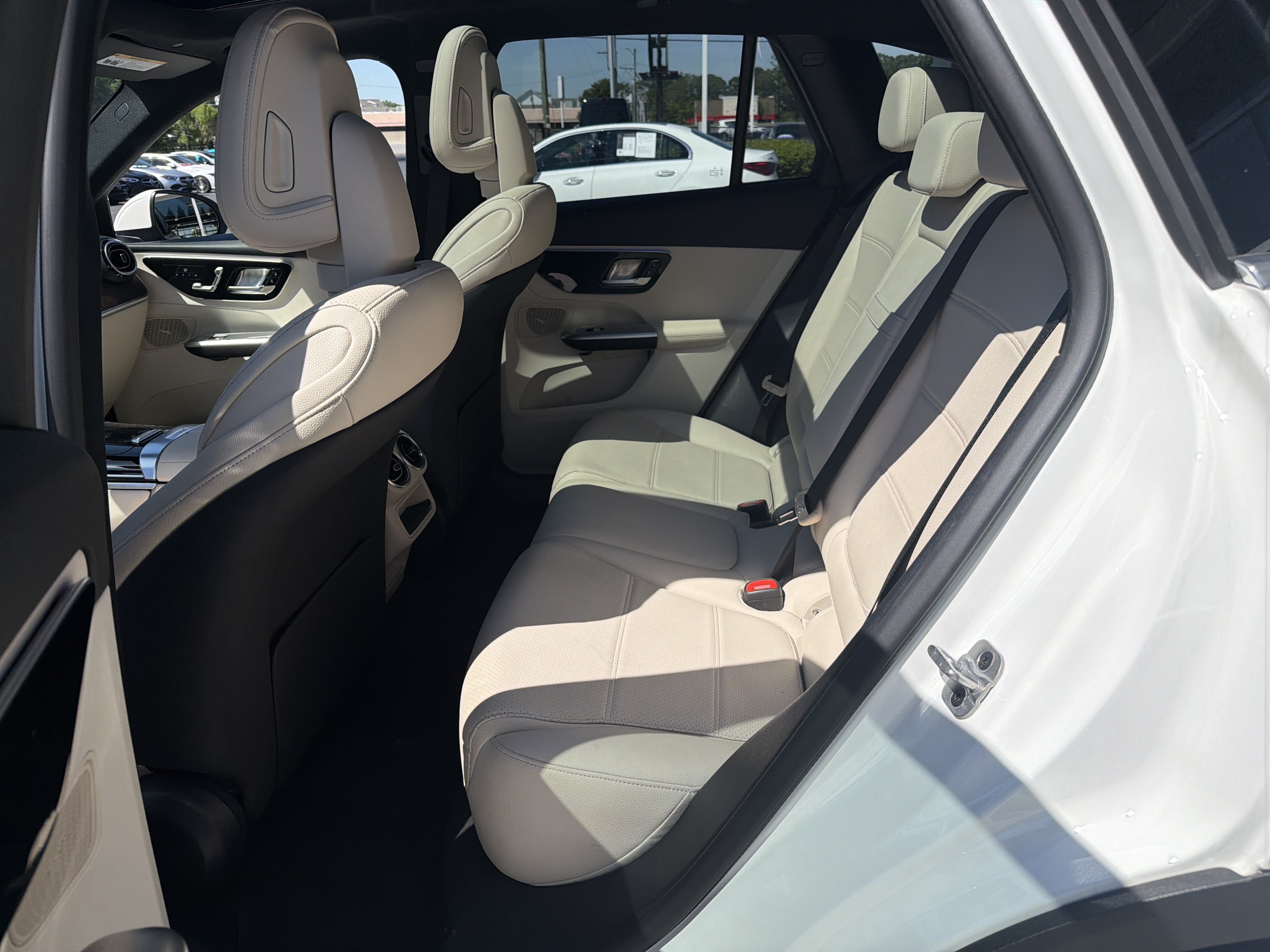 Certified 2025 Mercedes-Benz GLC 300 4MATIC image 32