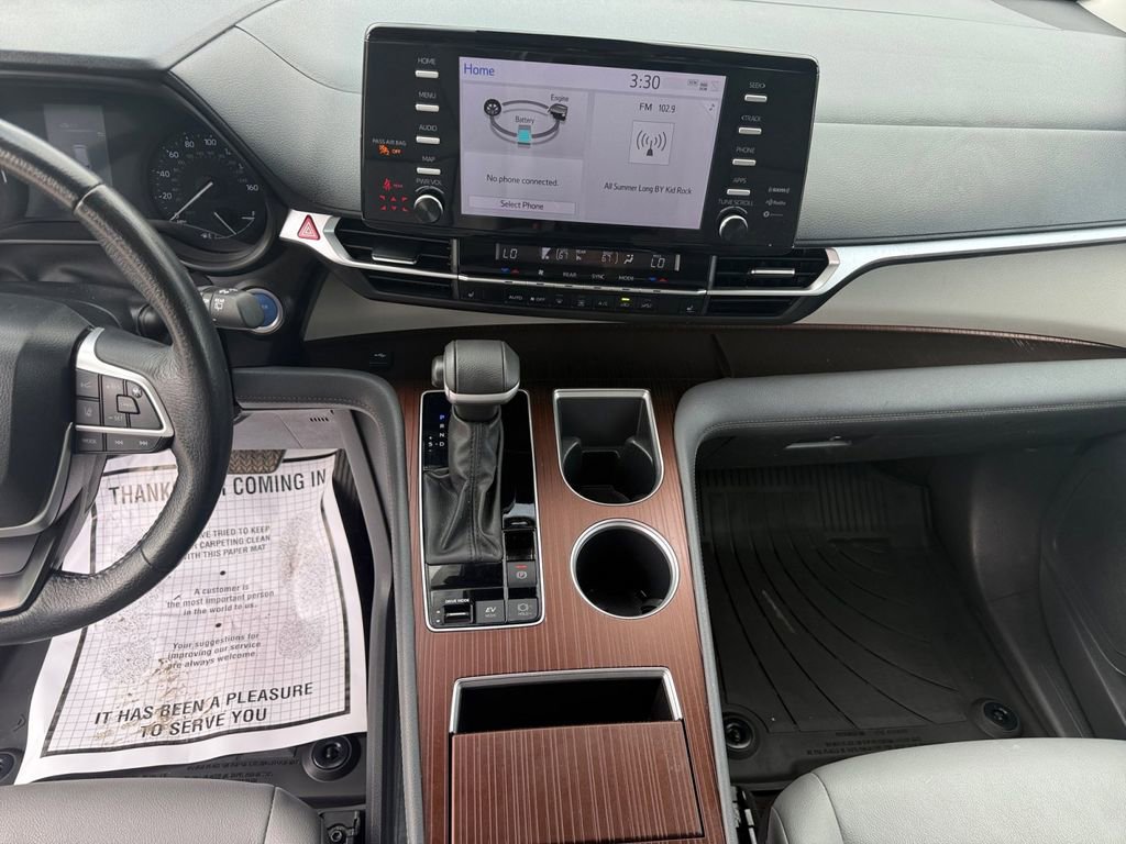 Used 2024 Toyota Sienna XLE FWD image 11