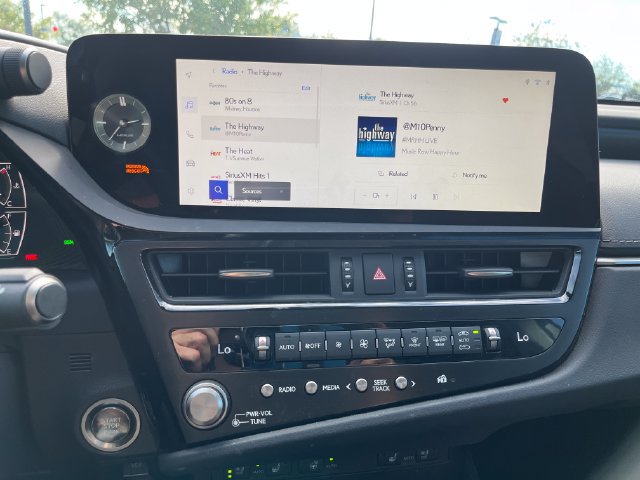 Used 2025 Lexus ES 350 w/ Premium Package FWD image 8