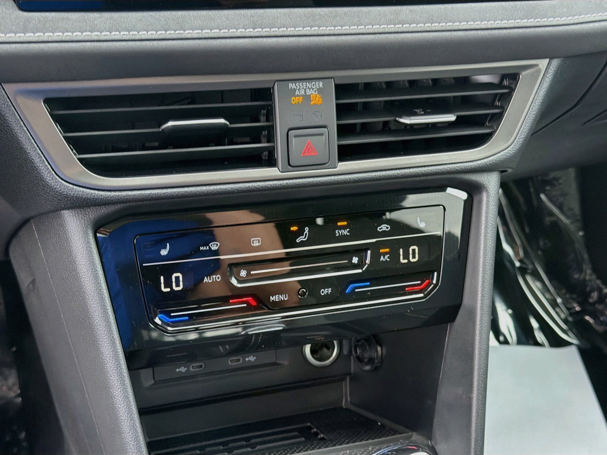 New 2026 Volkswagen Taos SE FWD image 14
