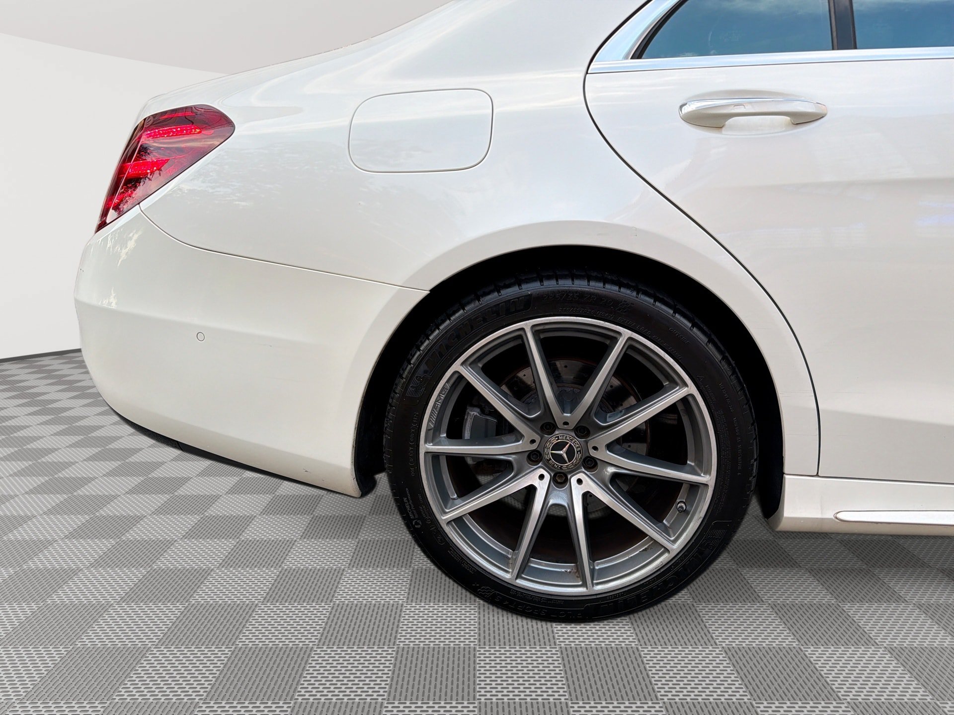 Used 2019 Mercedes-Benz S 560 Sedan w/ AMG Line Exterior image 30
