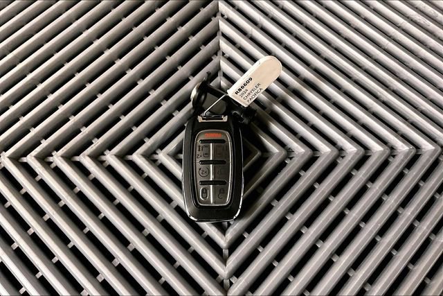 Used 2024 Chrysler Pacifica Limited image 11