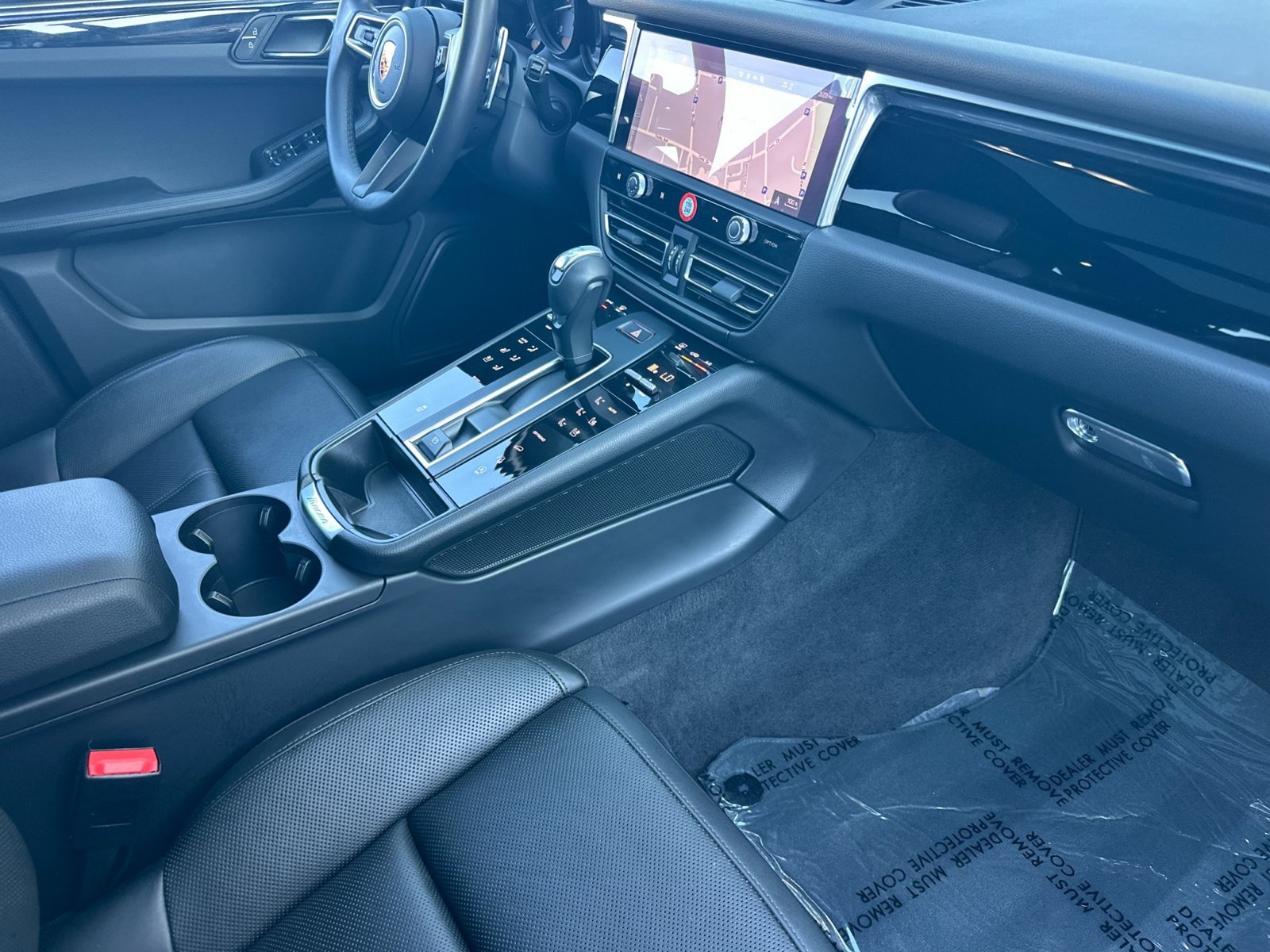 Certified 2026 Porsche Macan AWD/4WD image 28