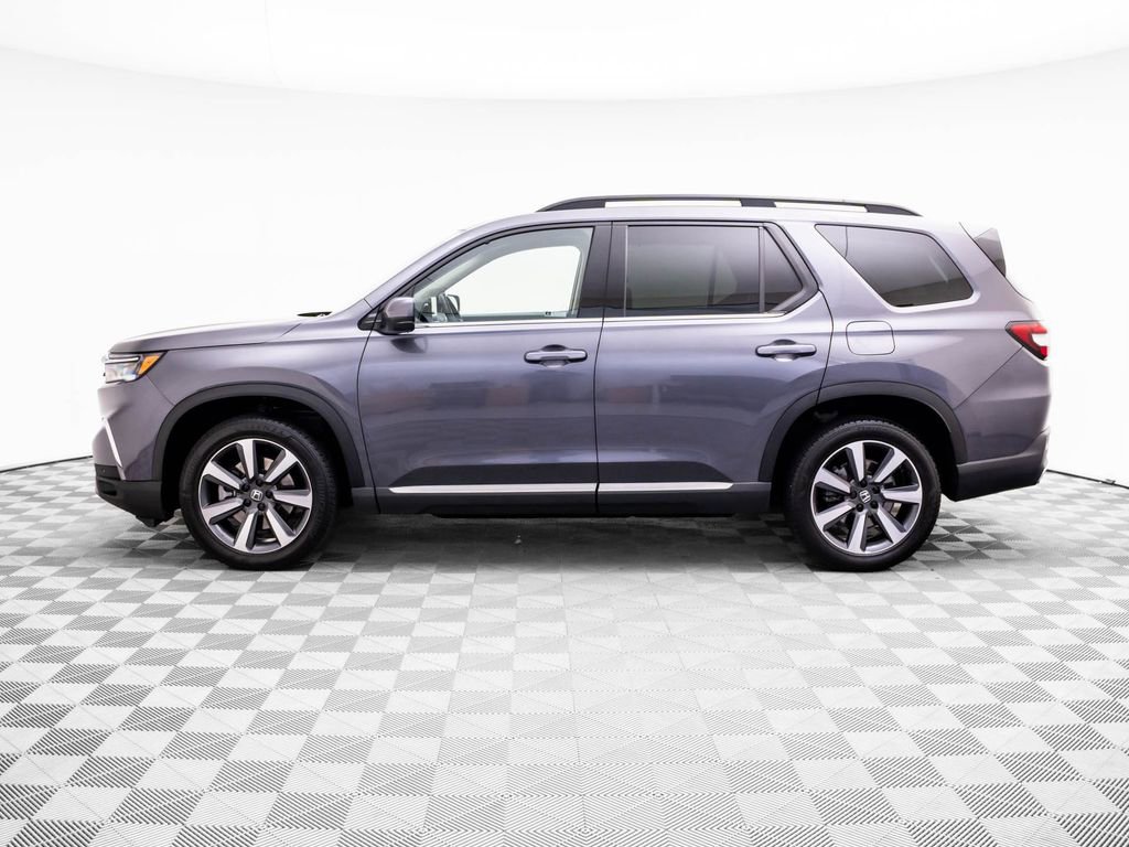 Certified 2024 Honda Pilot Touring image 2