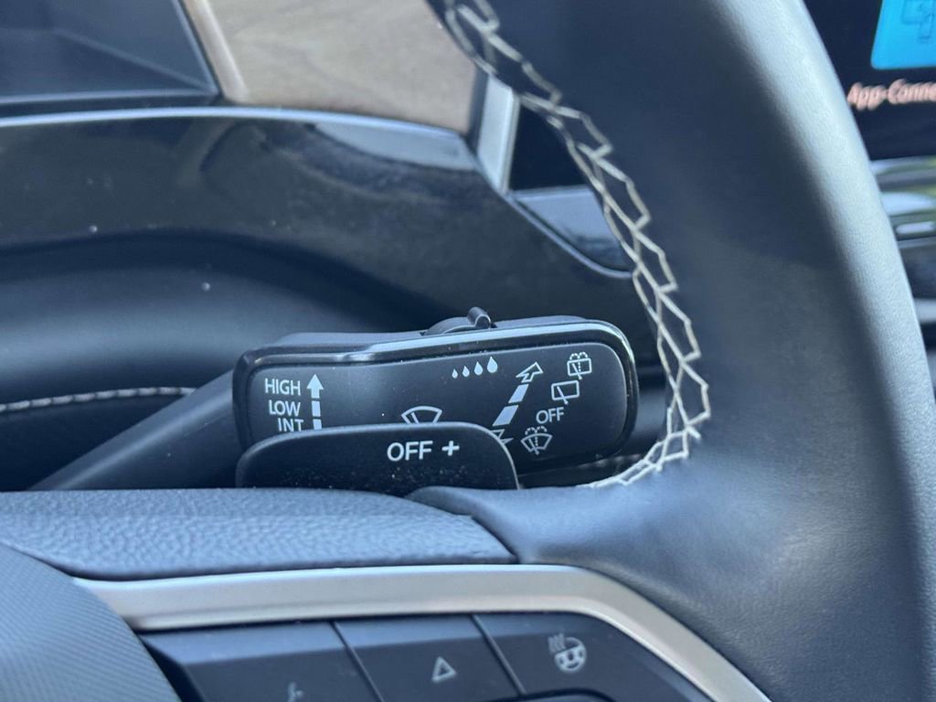 Used 2025 Volkswagen Atlas SE AWD/4WD image 18